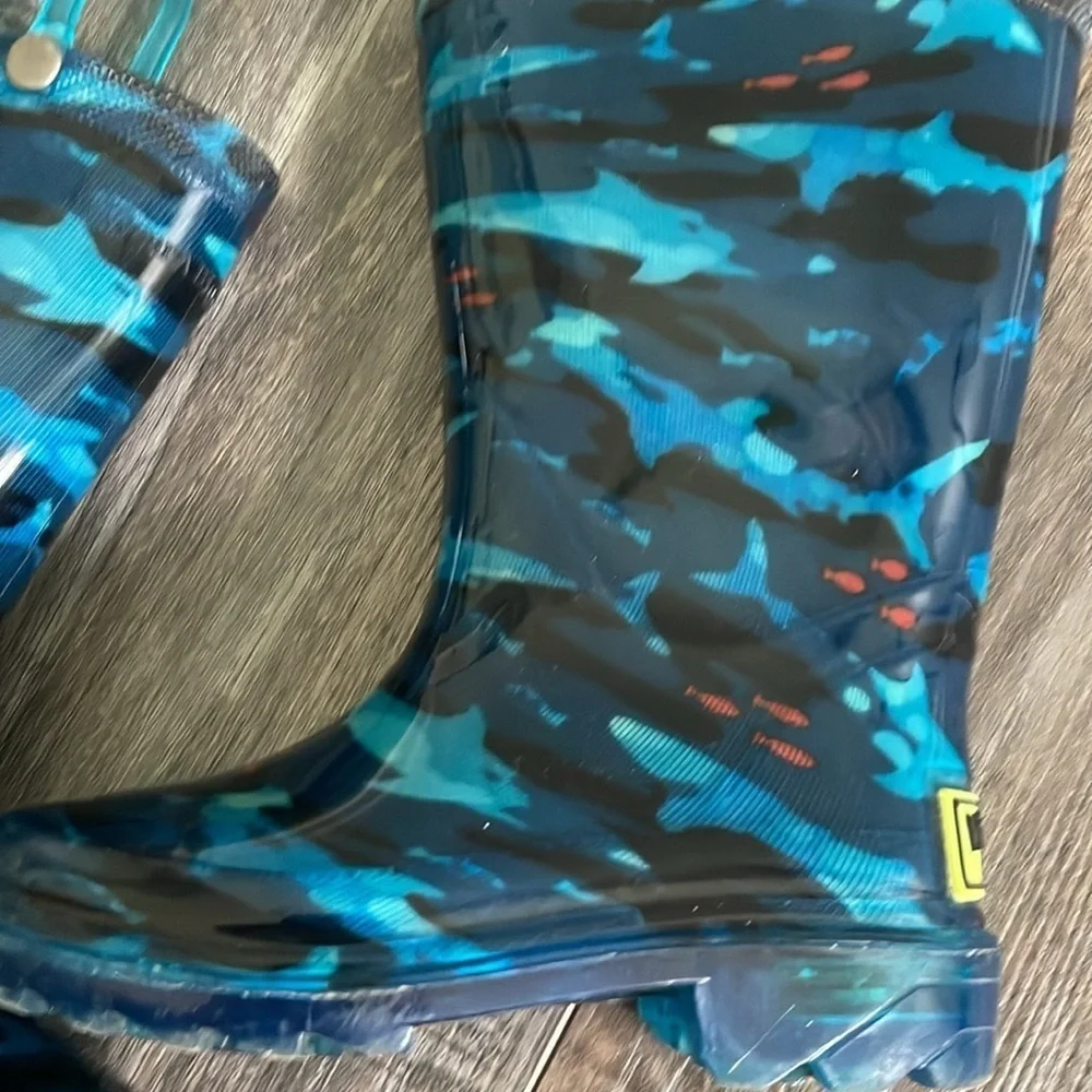Western Chief Shark Camo Light Up Rainboots Size 7 Blue